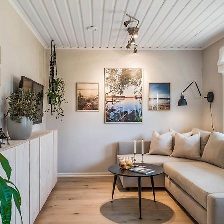 Nyrenoverat Gardshus Pa Havstomt Med Hoeg Standard Örnsköldsvik Zewnętrze zdjęcie