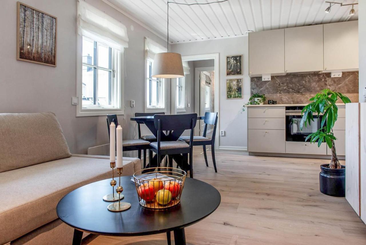 Nyrenoverat Gardshus Pa Havstomt Med Hoeg Standard Örnsköldsvik Zewnętrze zdjęcie